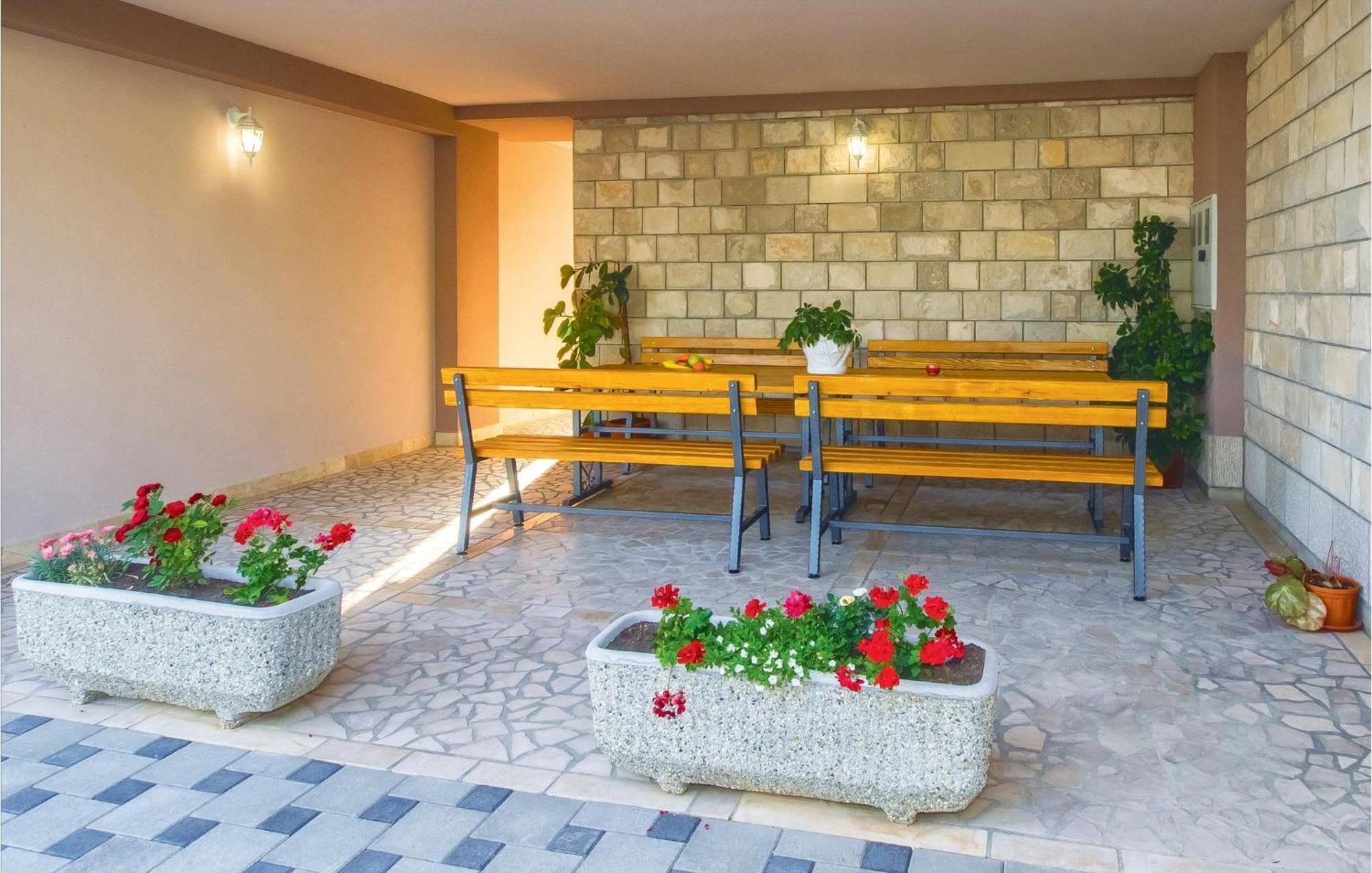 Nice Apartment In Mali Rat With Wifi Sumpetar Extérieur photo